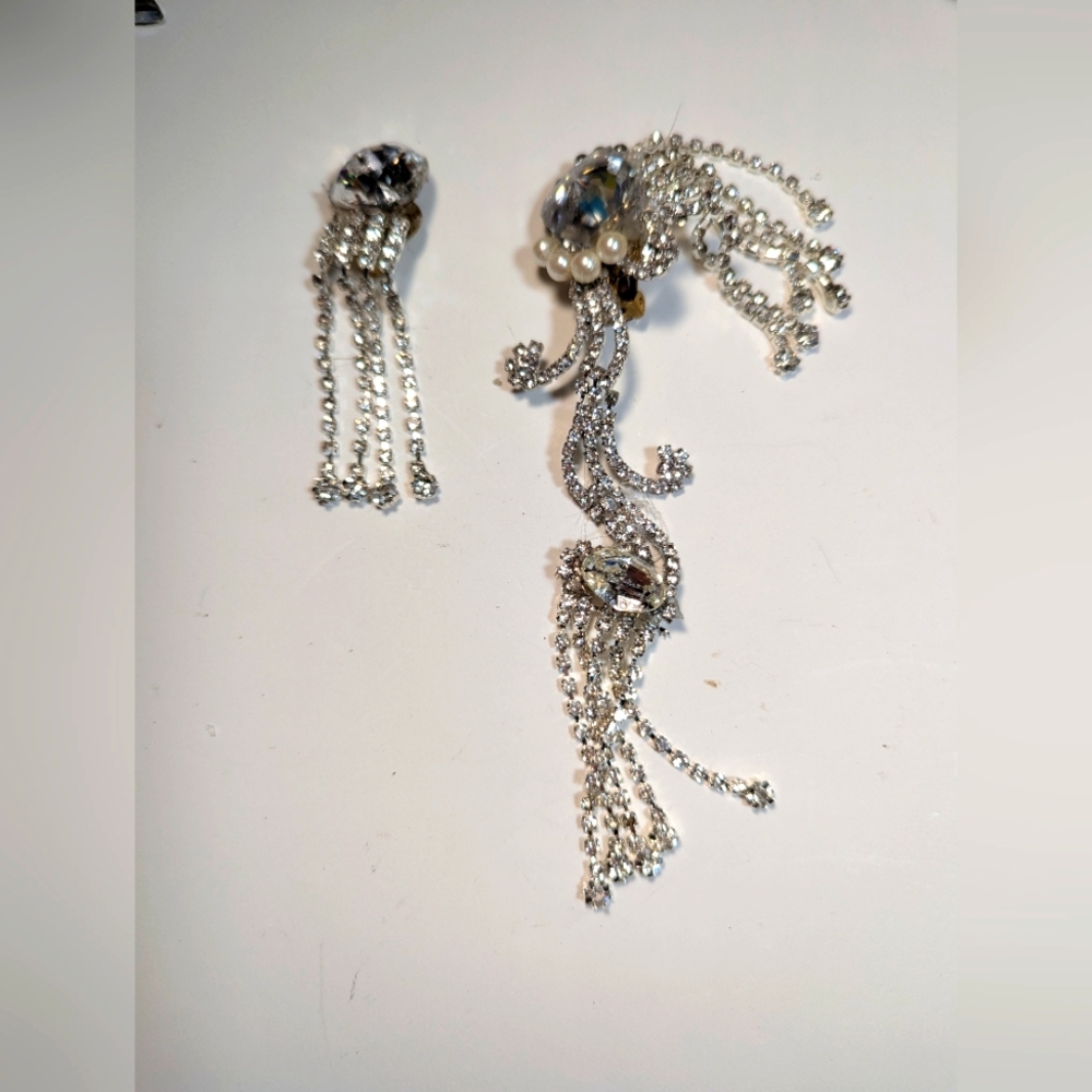 Wendy Gell asymmetrical dangle crystal earrings long shoulder dusters.